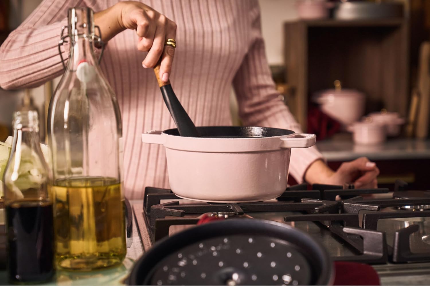 staub Cocotte Round Sorbet Rose Z1032-759 'Pico Cocotte Round Sorbet Rose 7.9 inches (20 cm) Pink Two-Handed Casting, Enameled Pot, Induction Compatible