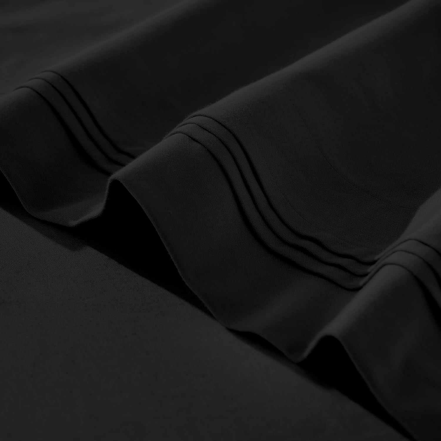Superior Egyptian Cotton 4 Piece Sheet Set, 650 Thread Count, Modern Design, Sustainable Sheets, Ultra-Soft Basics, Solid, Deep Pocket Fitted Sheet, Flat Sheet, Pillowcases, King, Black