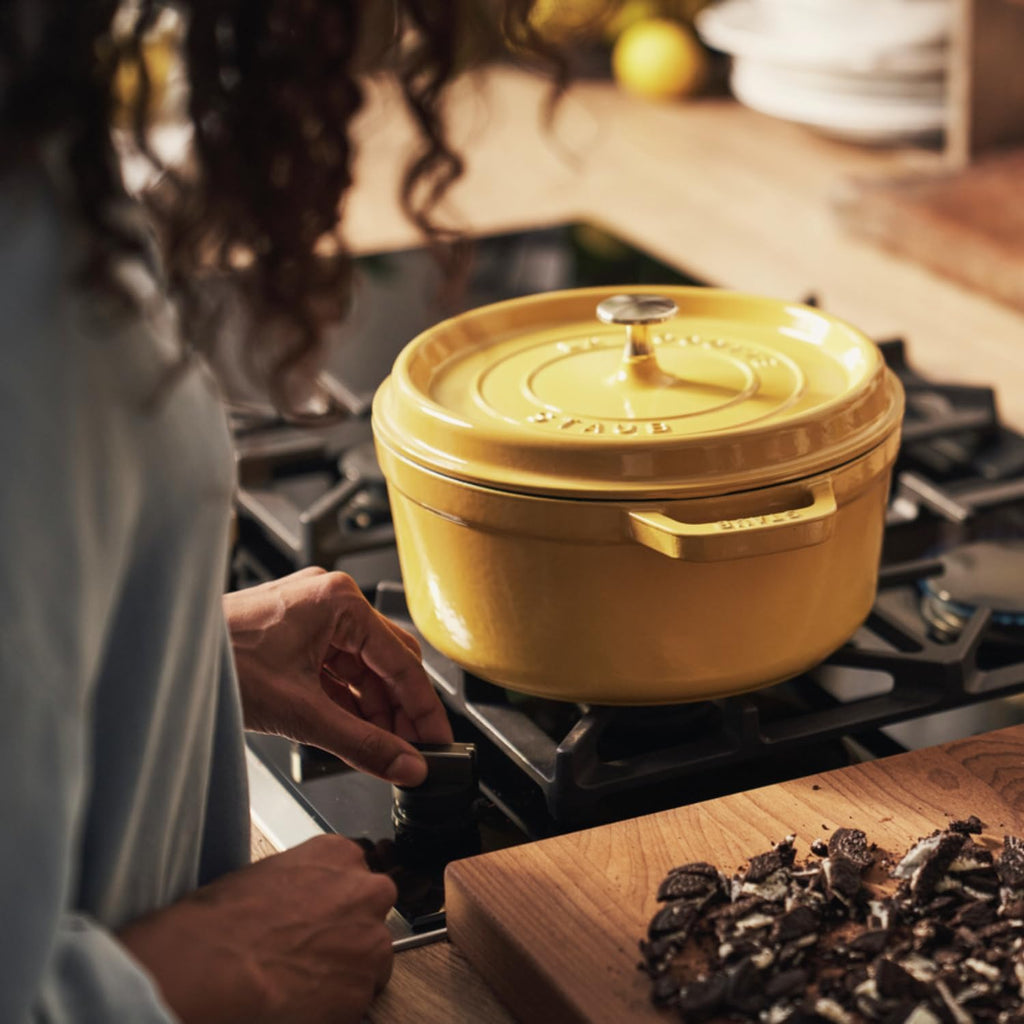 STAUB Enamelled Cast Iron Casserole Dish with Lid, Suitable for All Heat Sources Including Induction, 4 People, Round, 24 cm, 3.70 L, 4.7 kg, Lemon