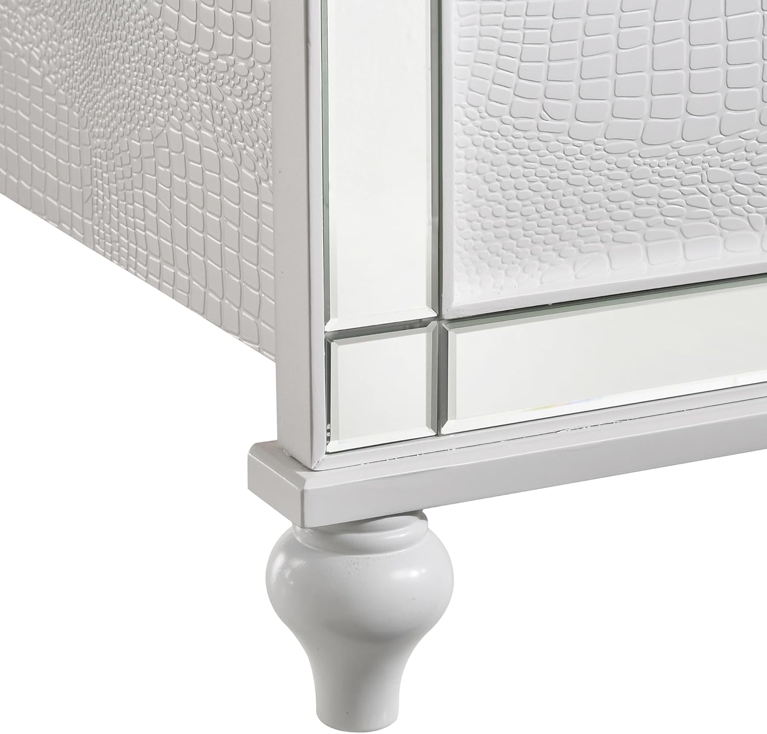 New Classic Furniture Valentino Wood Queen Bed, White