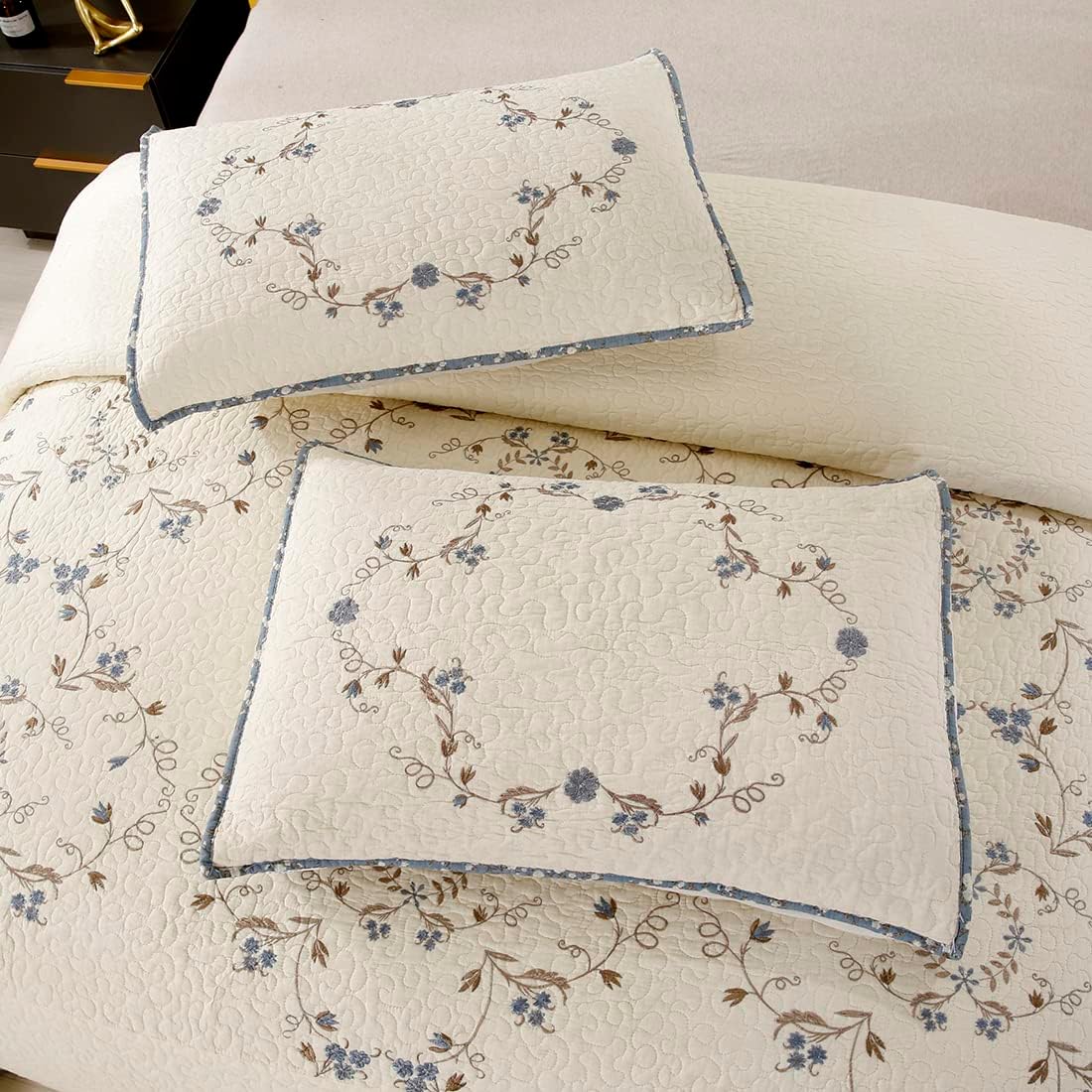 vctops 3-Piece Elegant Floral Embroidered Bedspread Coverlet Set Oversize Queen 100% Cotton Reversible Patchwork 1 Quilt and 2 Pillow Shams (Flower B,Oversize Queen)