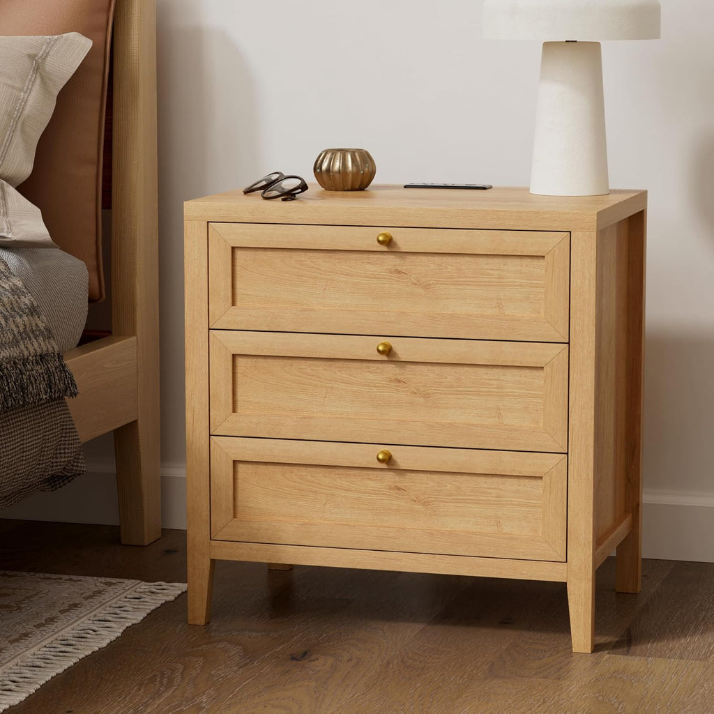 EYYTHUNG 3 Drawer Nightstand with Charging Station, Farmhouse Large Bedside End Table with Storage Drawers, Modern Wood Night Stand for Sofa, Bedroom, Natural Oak