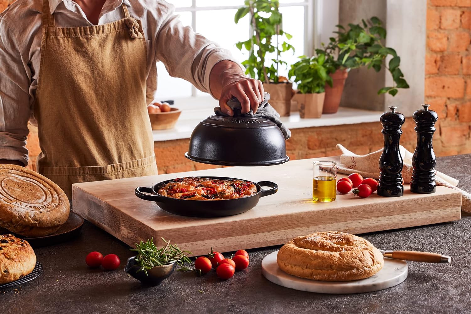 Le Creuset Enameled Cast Iron Signature Round Bread Oven, 9.5 inch, Oyster