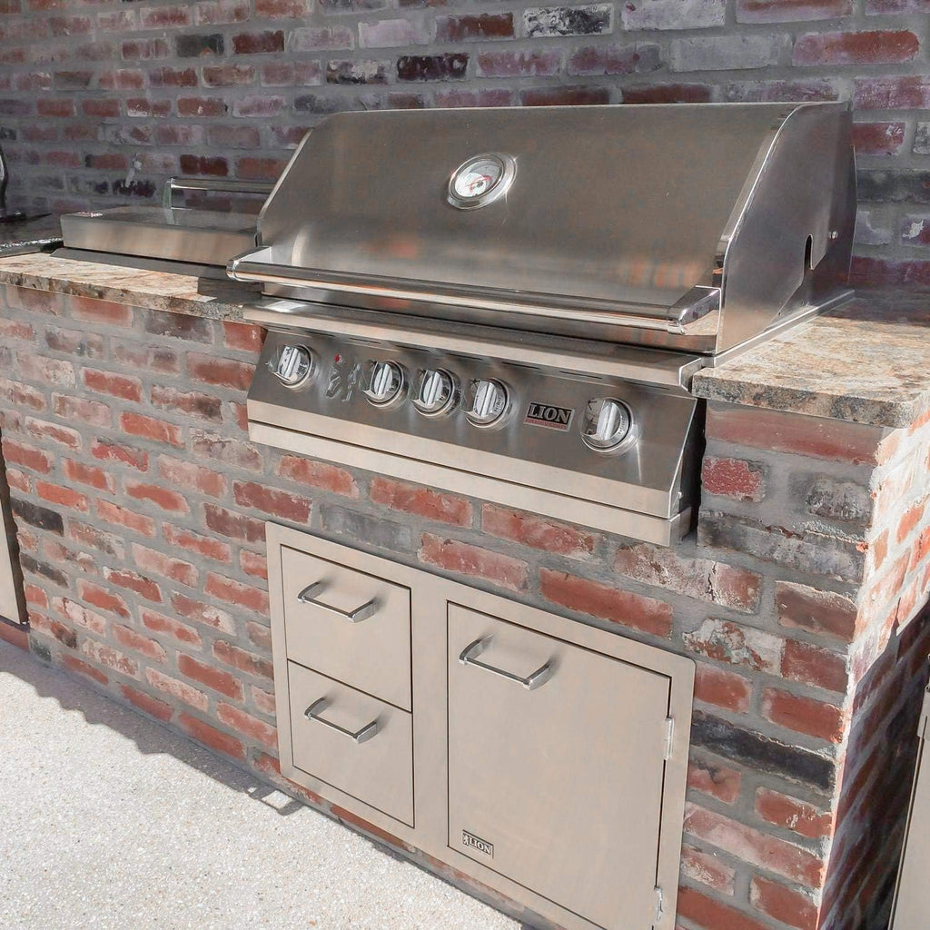 Lion Premium Grills L75623 32' Natural Gas Grill