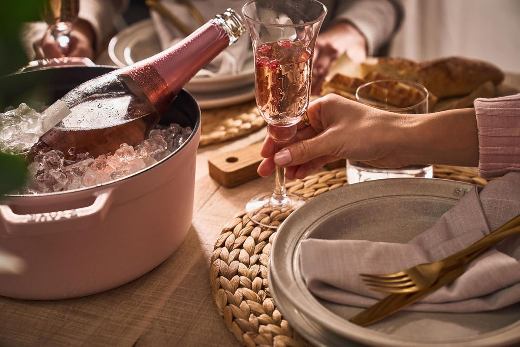 staub Cocotte Round Sorbet Rose Z1032-759 'Pico Cocotte Round Sorbet Rose 7.9 inches (20 cm) Pink Two-Handed Casting, Enameled Pot, Induction Compatible