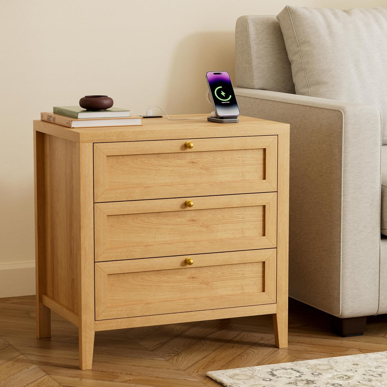 EYYTHUNG 3 Drawer Nightstand with Charging Station, Farmhouse Large Bedside End Table with Storage Drawers, Modern Wood Night Stand for Sofa, Bedroom, Natural Oak