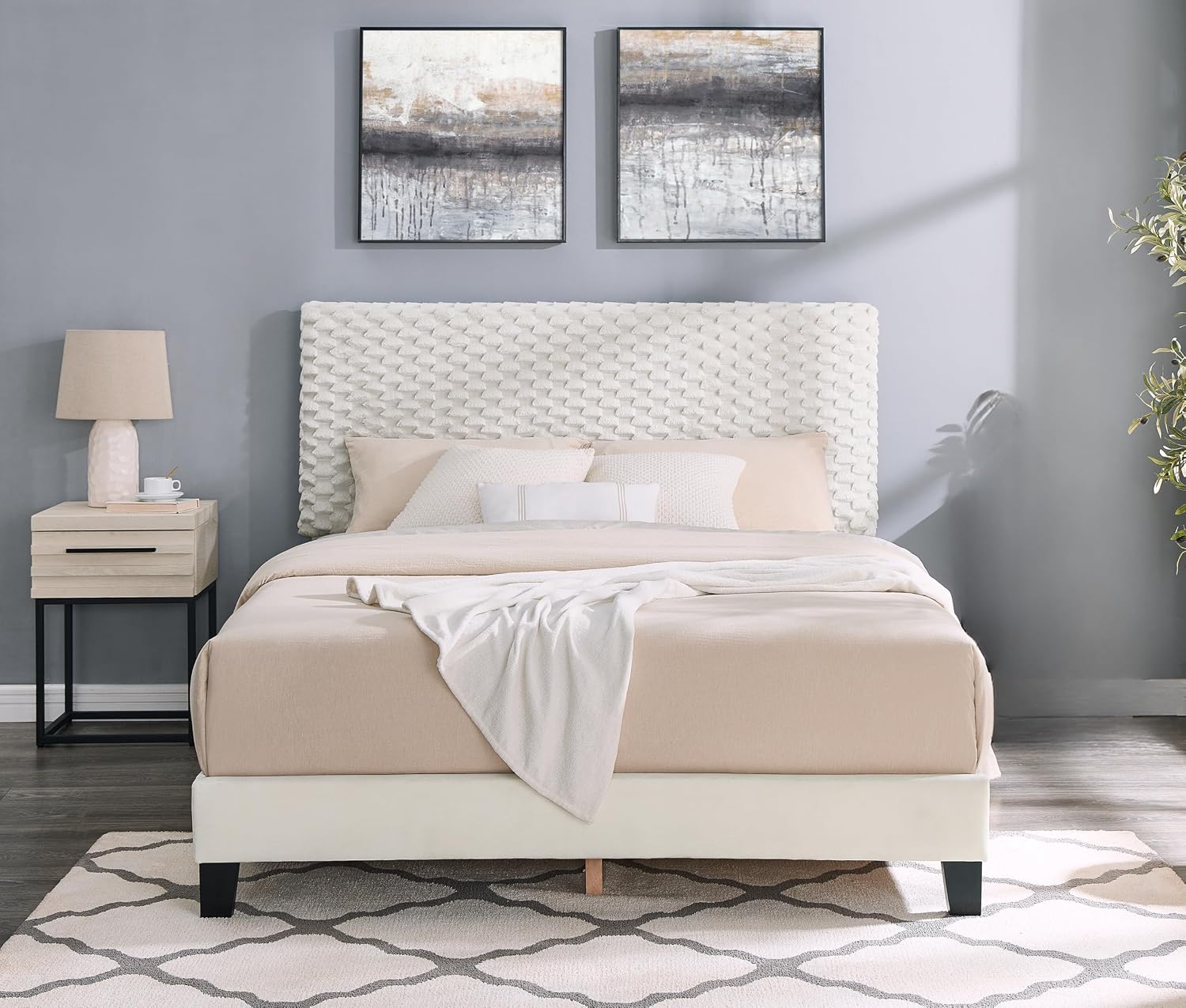Roundhill Furniture Findlay 2-Piece Bedroom Set, Plush 3D Upholstered Bed with Nightstand, Full