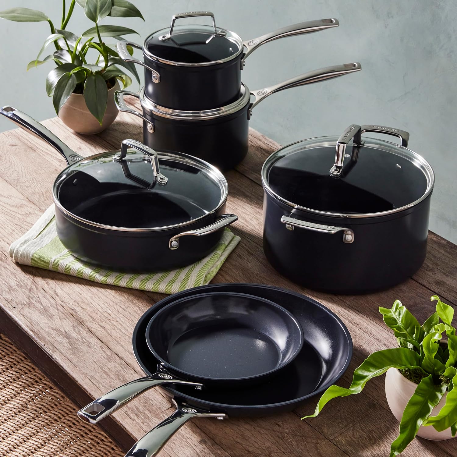 Le Creuset Essential Non-stick Ceramic Shallow Braiser with Glass Lid, 3.5 qt.